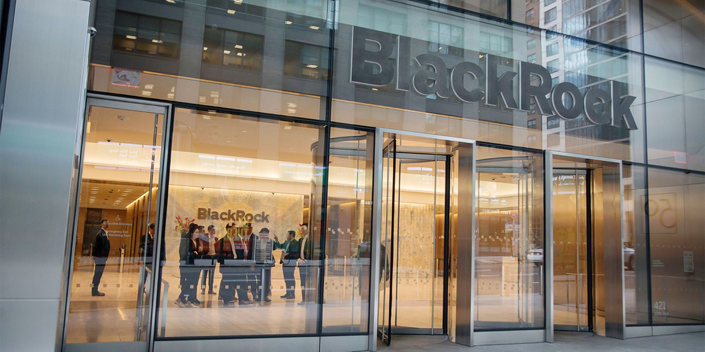 BlackRock pushes employees back to office 4 days a week - Vimarsana News