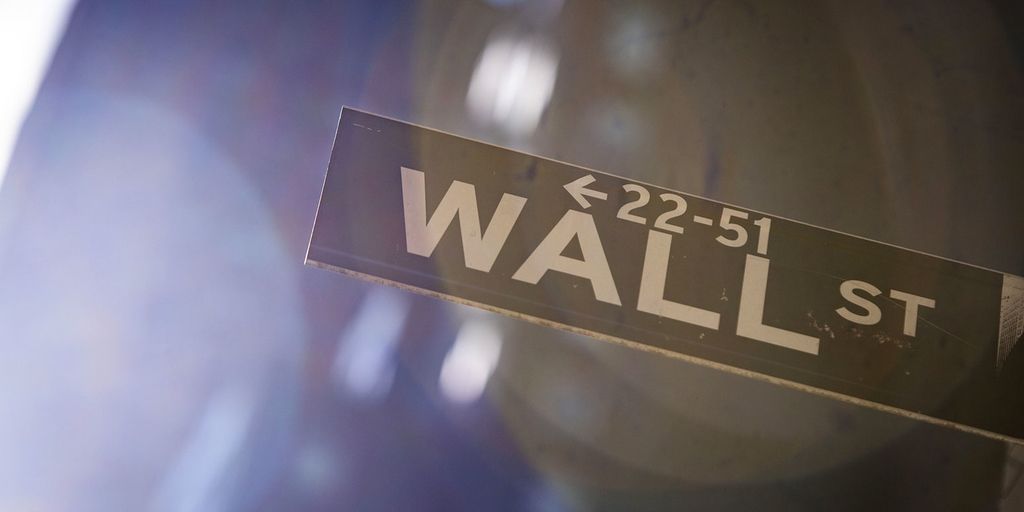 Wall Street bonuses dip 26% after record-setting 2021 - Vimarsana News