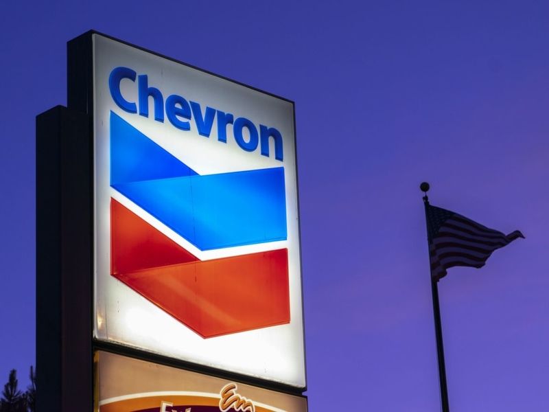 SEC allows shareholder proposals on Chevron emissions - Vimarsana News